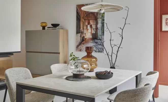 Table extenso petit format plateau céramique beige écru et pieds aluminium anthracite