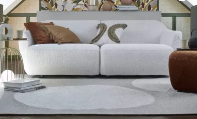 Lampe gueridon vert mat vase et papier peint