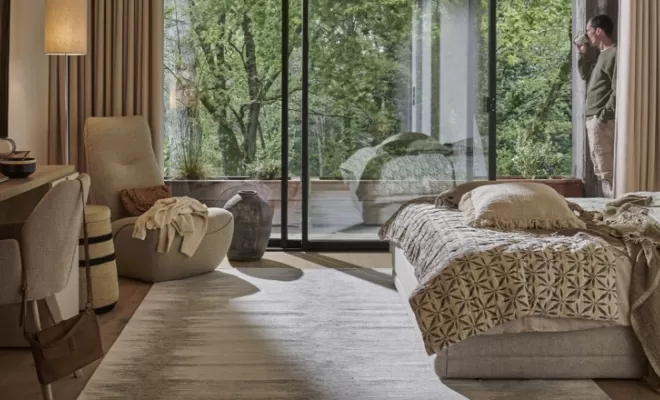 Lampadaire Loopa naturel et tapis ibiza silver