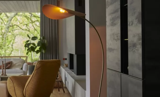 Fauteuil SWING en tissu Luando whisky et passepoil en Lario camel