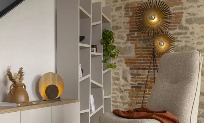 Fauteuil SWING en tissu Wembley sand et passepoil en Lario cream