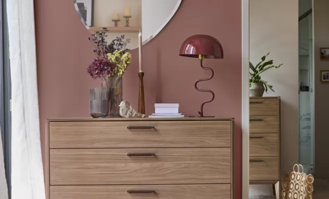 commode 3 tiroirs en finition noyer et poignet noir déco gautier et miroir alliance