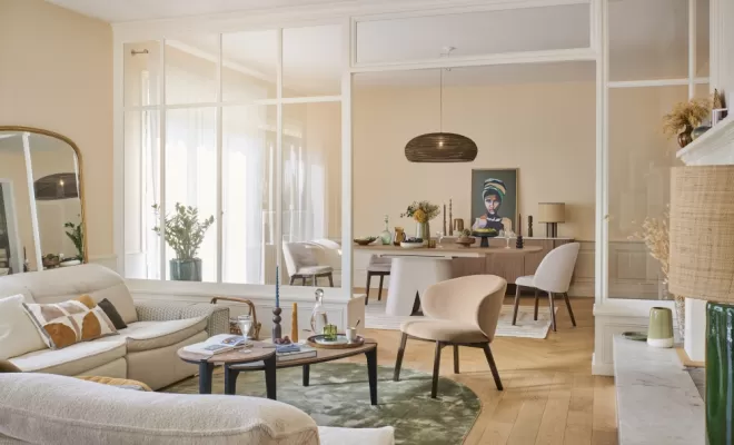 table Convive avec chaises Alcyon et canapé Domino