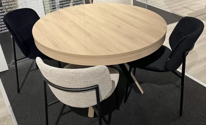 table rondo avec 4 chaises Versa