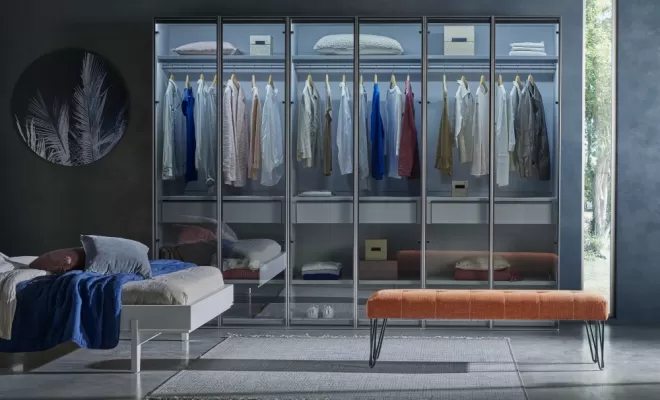 Dressing avec portes en verre gris